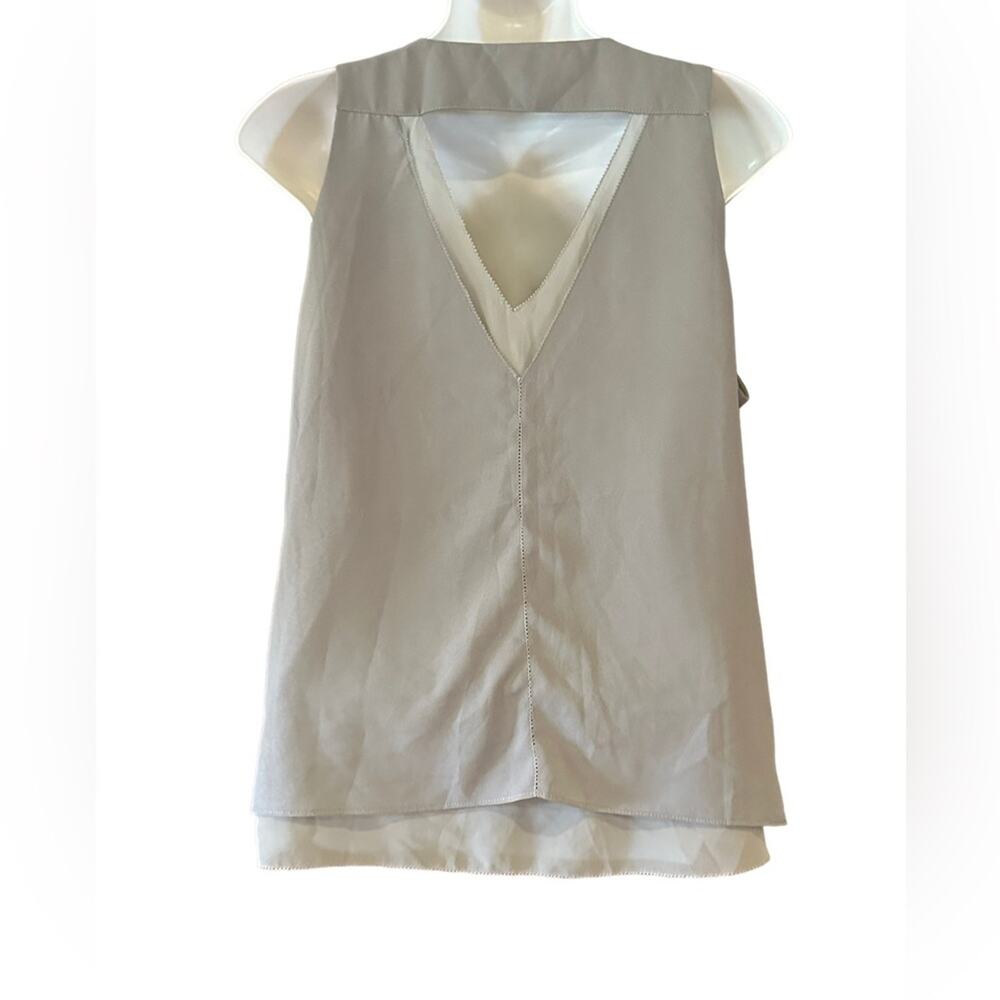 Olivia Grey Womens Size Medium Sleeveless Double Layer Top - Picture 2 of 6